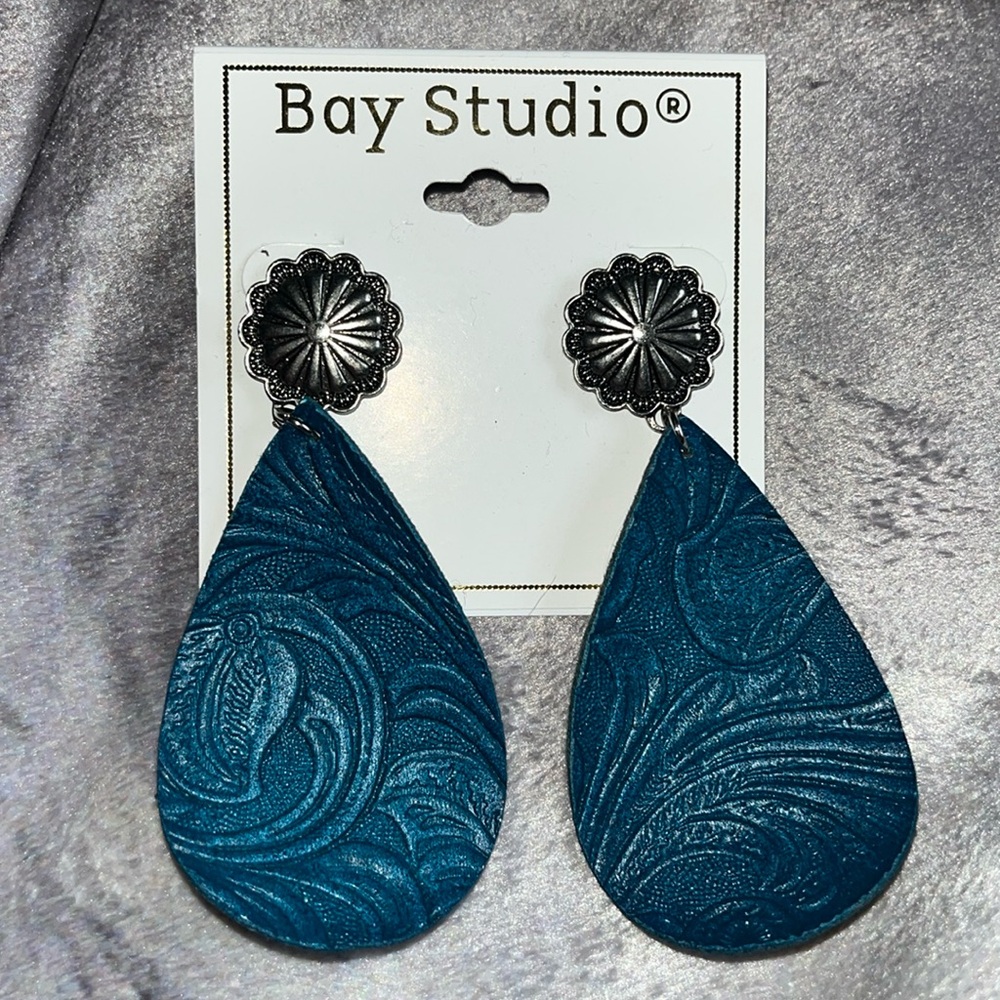 Bay Studio Western/Beachy Earrings